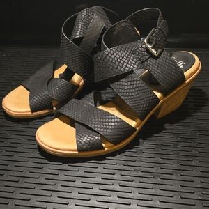 Sofft Black Wedge Sandals with Crisscross Straps Snakeskin ADJUSTABLE